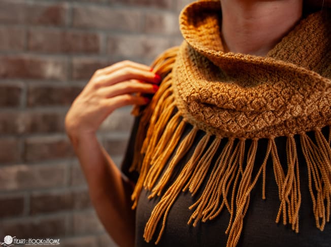 beginner friendly Crochet Cluster Cowl pattern