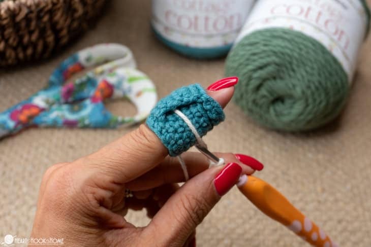 Finger Cuff and Yarn Guide for Crochet